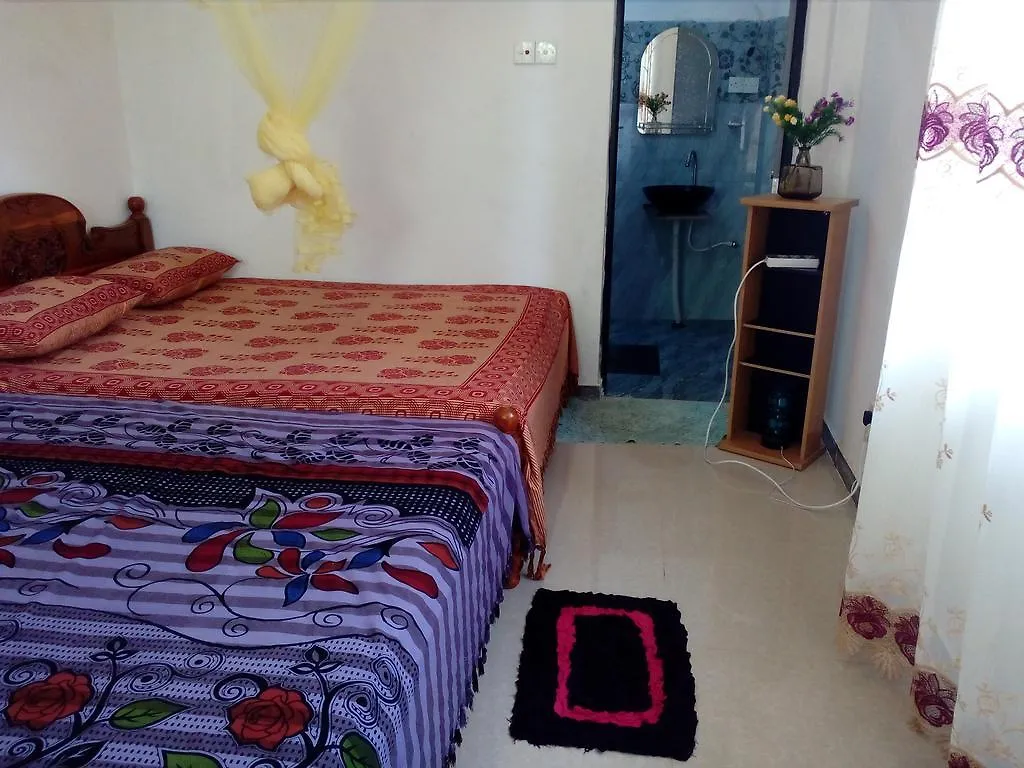 House Of Esanya Bed and Breakfast Negombo 3*,